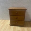 Mesita 3/c pino macizo color miel avellana